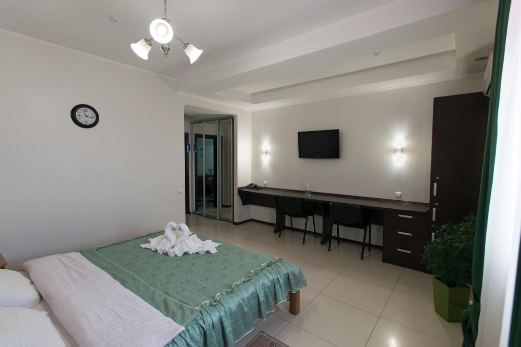 Lotos Apartments Odessa Room photo